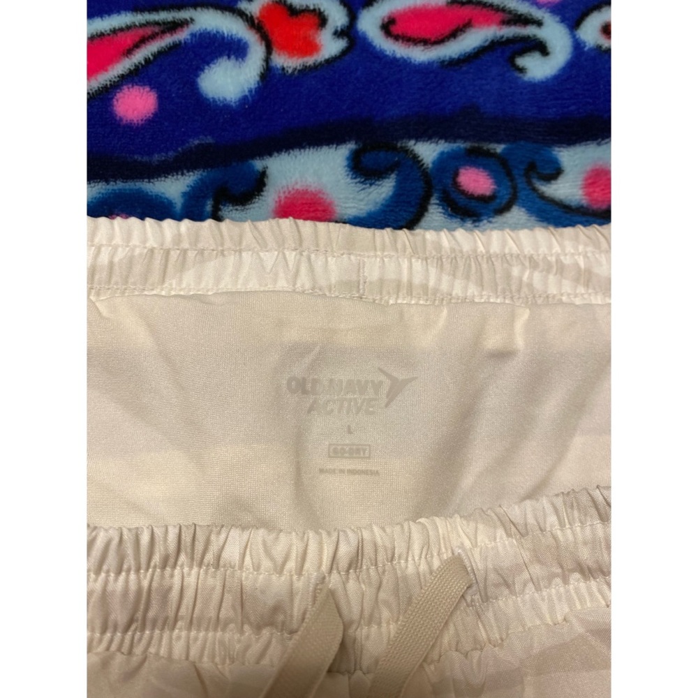 Old navy women’s athletic run shorts - Picture 7 of 11